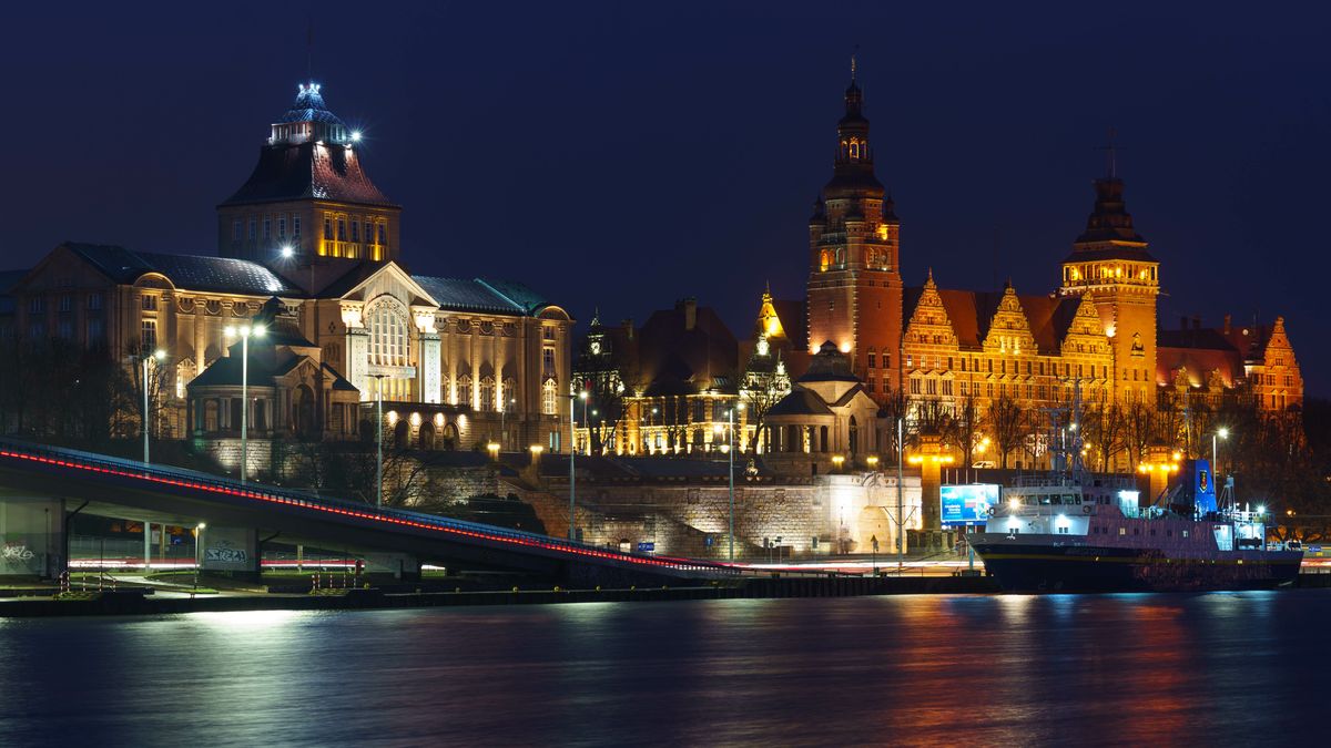 Panorama Szczecina nocą potrafi zrobić wielkie wrażenie