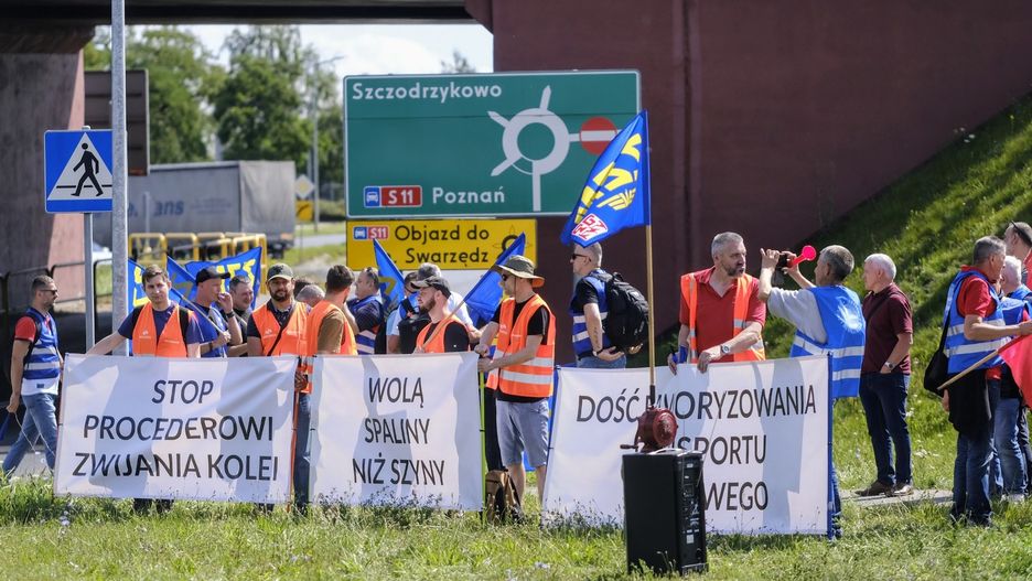 Protest pracowników kolei przeciw PKP Cargo w Gądkach