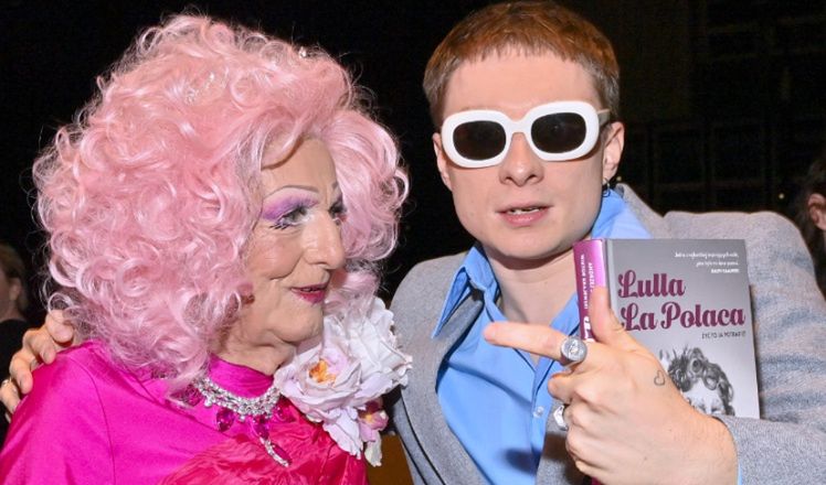 ODMIENIONY Ralph Kaminski bryluje w NOWEJ fryzurze na premierze książki o najstarszej polskiej drag queen (ZDJĘCIA)