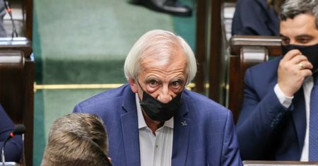 To przez nich PiS najpierw przegrał głosowanie. Terlecki: wyjechali na wakacje bez zgody