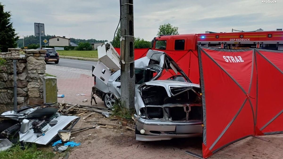 Olaf rozbił się na słupie. Zginęła jego 18-letnia pasażerka