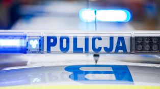 Policja zatrzymała pijanego kierowcę. Przewoził zwłoki w aucie