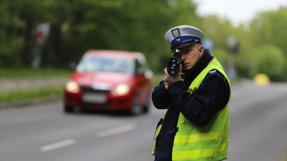 Działania policjantów w związku z wyjazdami w okresie Wszystkich Świętych rozpoczną się w piątek 31 października i potrwają do końca weekendu. Oznacza to wzmożone kontrole.