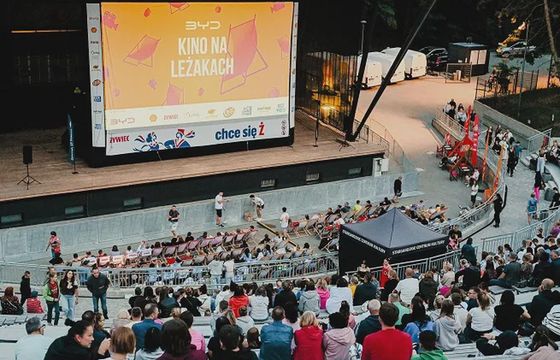 Elektryczna rewolucja podczas Kina na Leżakach 2025