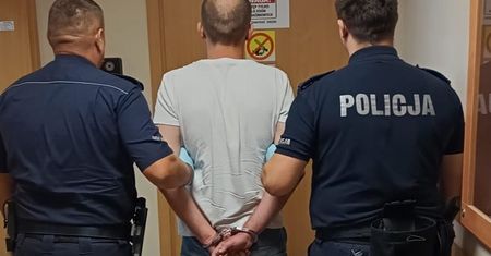„Na dozór” zgłosił się z narkotykami w skarpecie. 32-latek twierdził, że to leki, które wciąga przez nos