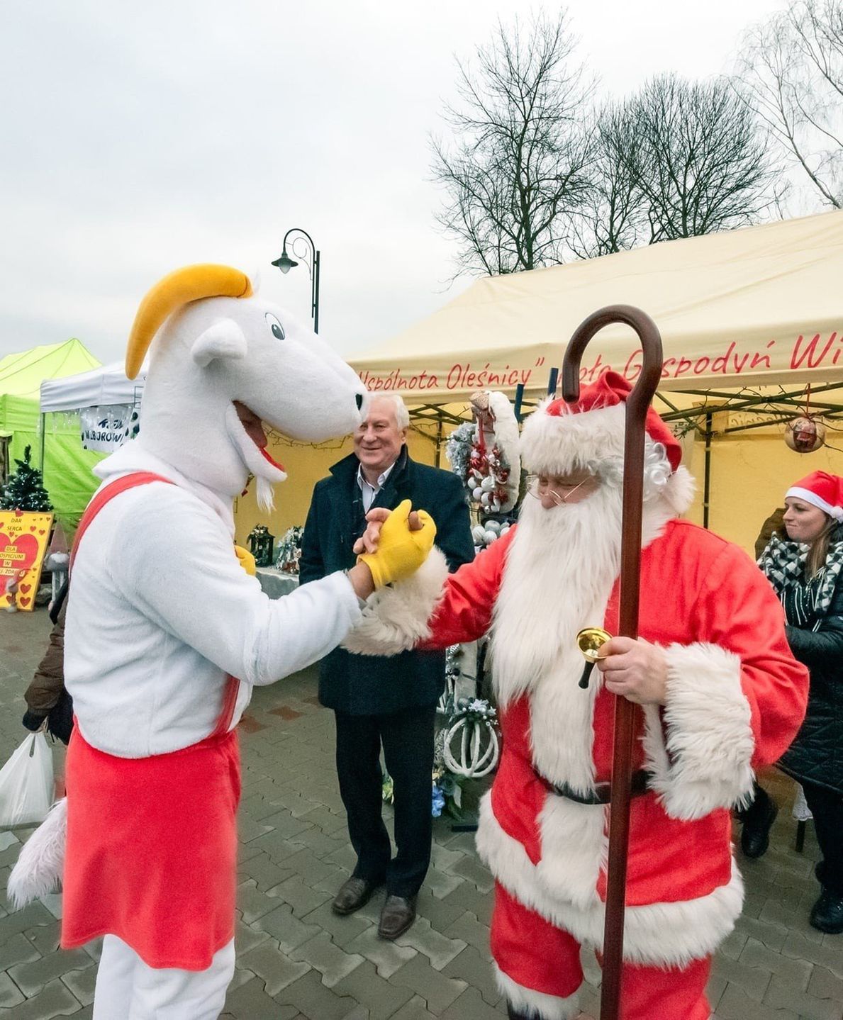 Koziołek Matołek, maskotka Europejskiego Centrum Bajki, podczas ubiegłorocznego Jarmarku. 