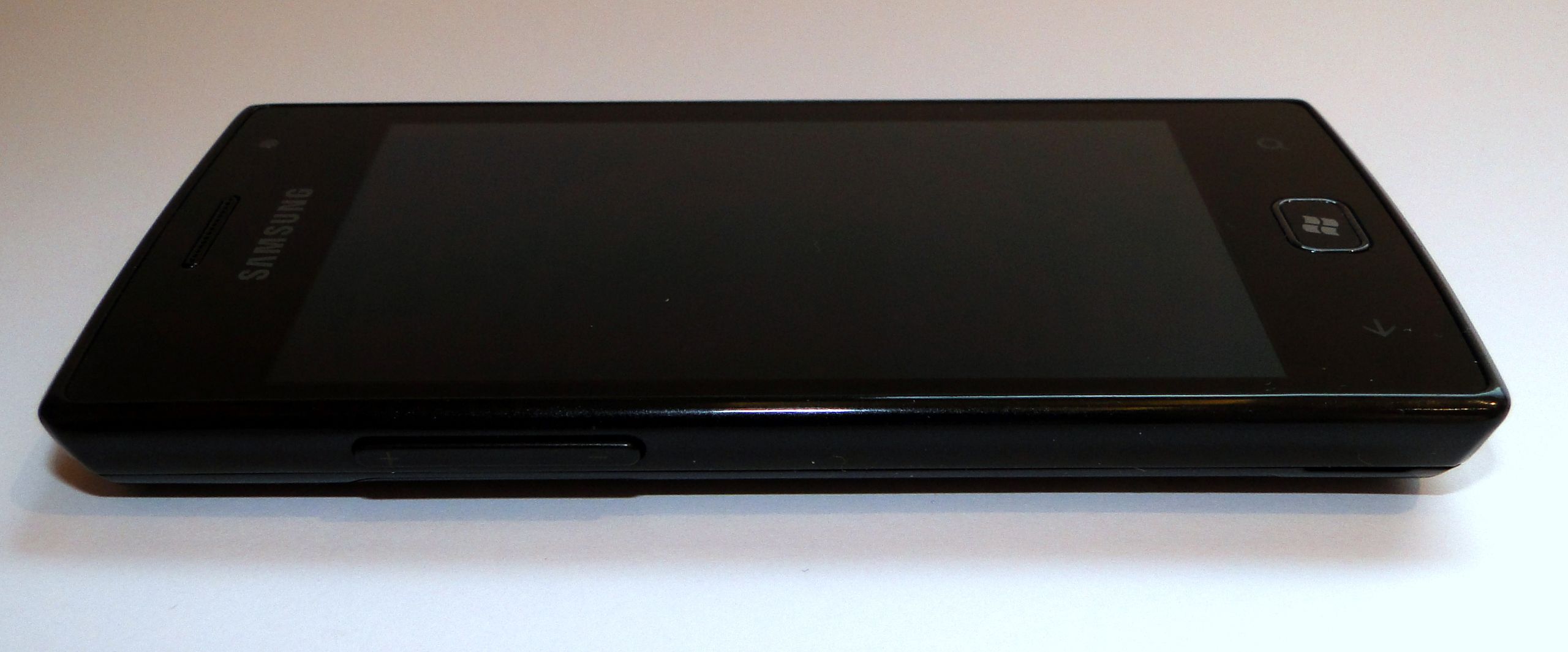 Samsung Omnia W - elegancki Windows Phone [pierwsze wrażenia i wideo] 2