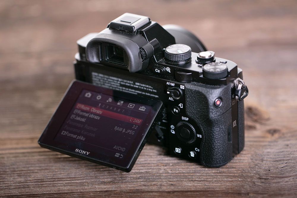 Sony A7 - pełnoklatkowy bezlusterkowiec pełen kontrastów [test] 4