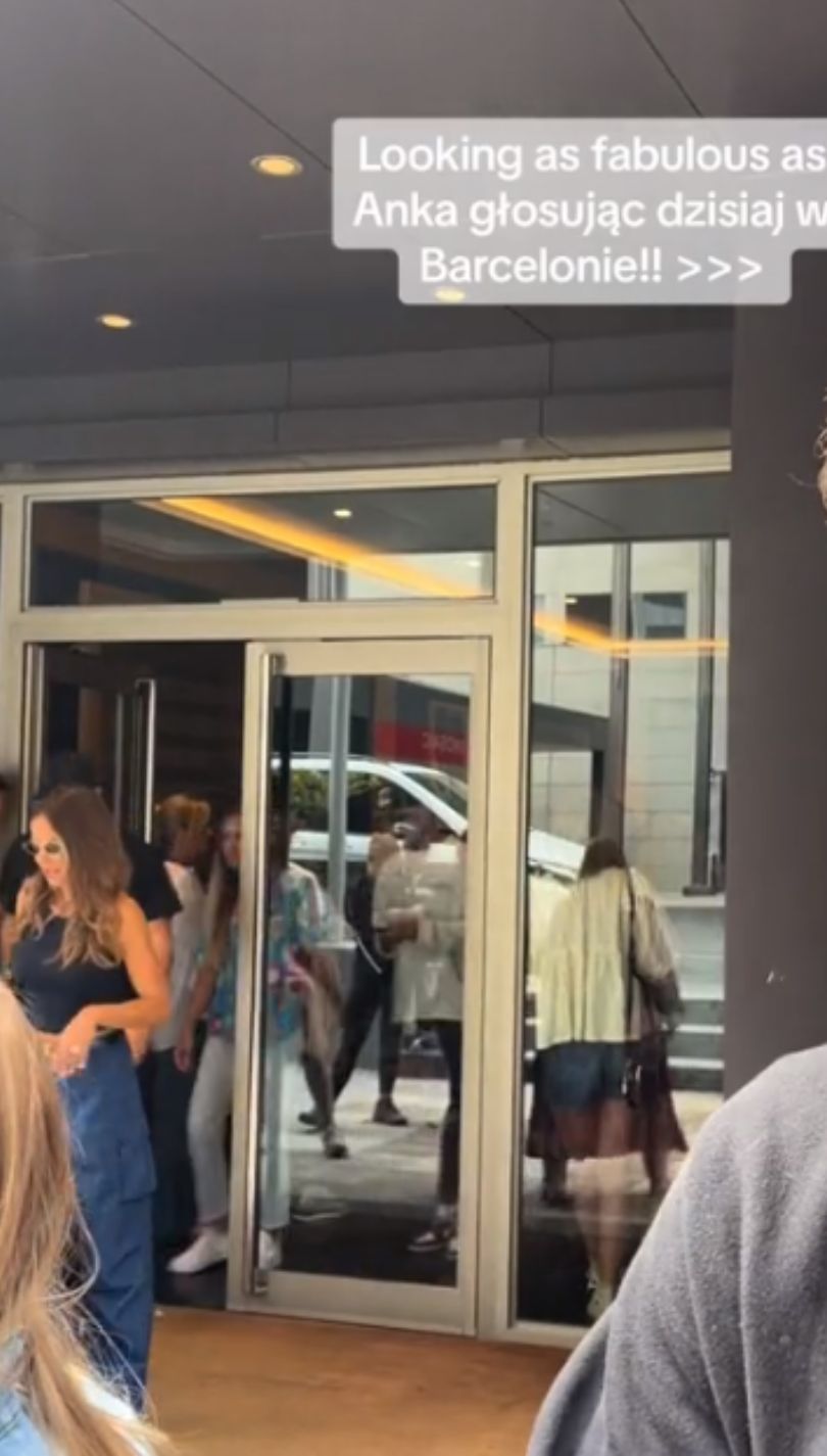 Anna i Robert Lewandowscy przyłapani podczas głosowania w Barcelonie