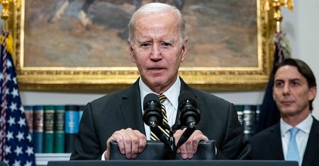 "Jest w niesamowicie trudnej sytuacji". Biden o Putinie [RELACJA NA ŻYWO]