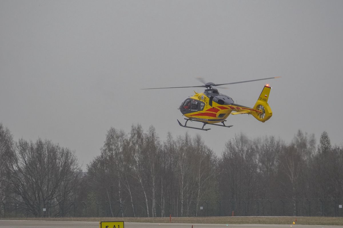 policja, śmigłowiec LPR, nastolatki, rower, wypadek, bus Fatalny finał wycieczki. Dwie 12-latki wpadły pod busa