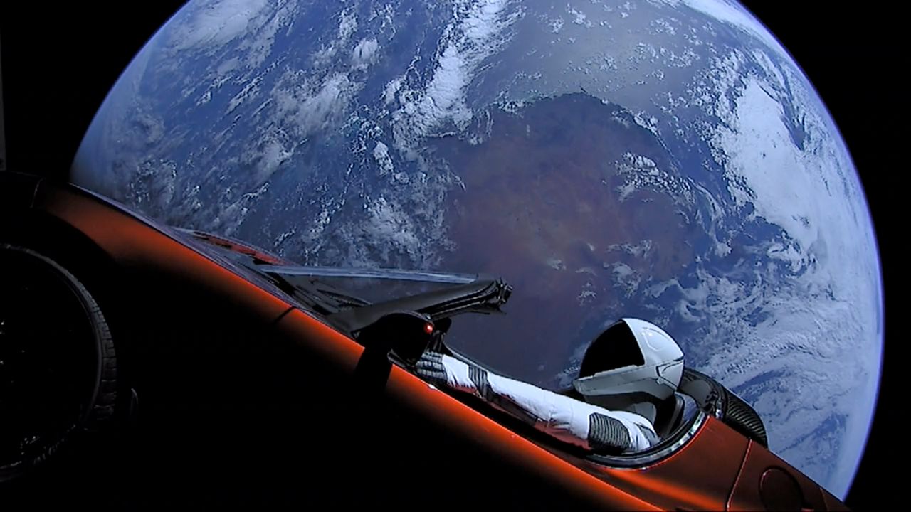 Odwrót od Facebooka trwa. Elon Musk usunął z niego konta Tesli i SpaceX