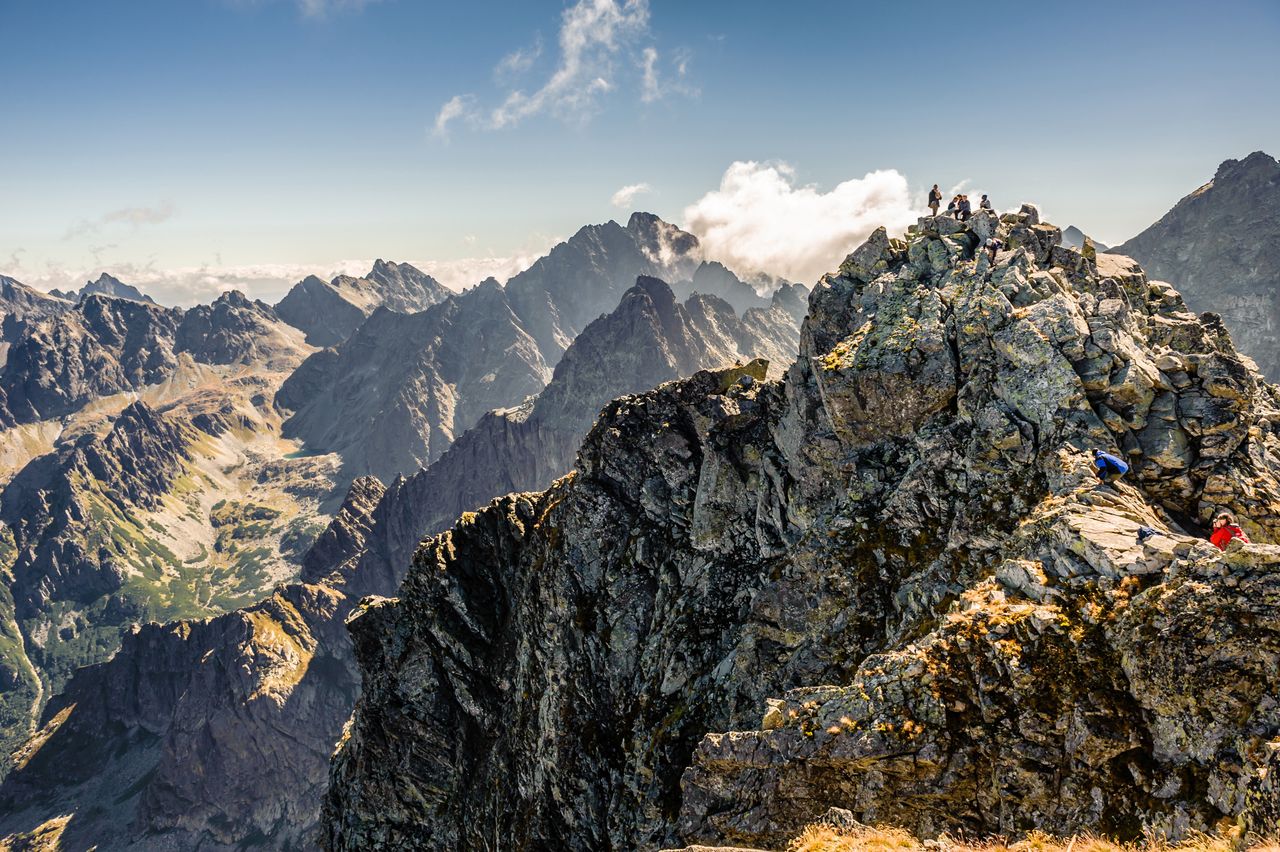 Tatry. Zdjęcie biało-czerwonej flagi na Rysach wzbudziło sporo emocji