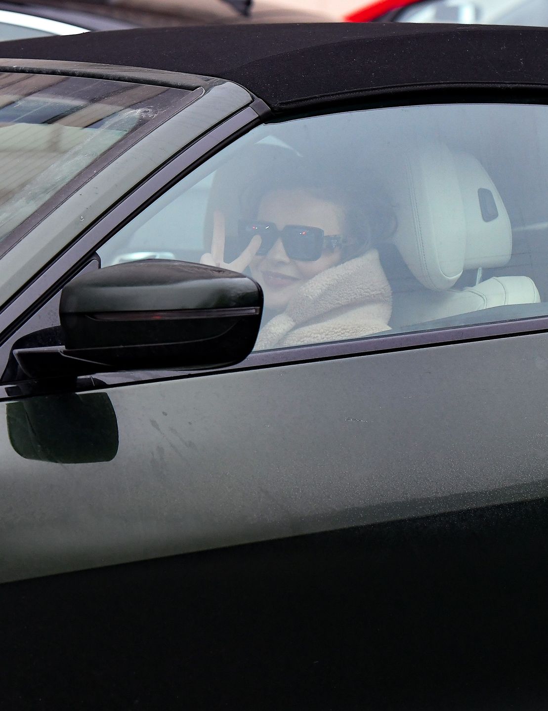 Edyta Herbuś "przyłapana" na mieście. Wozi się autem za 250 tys.