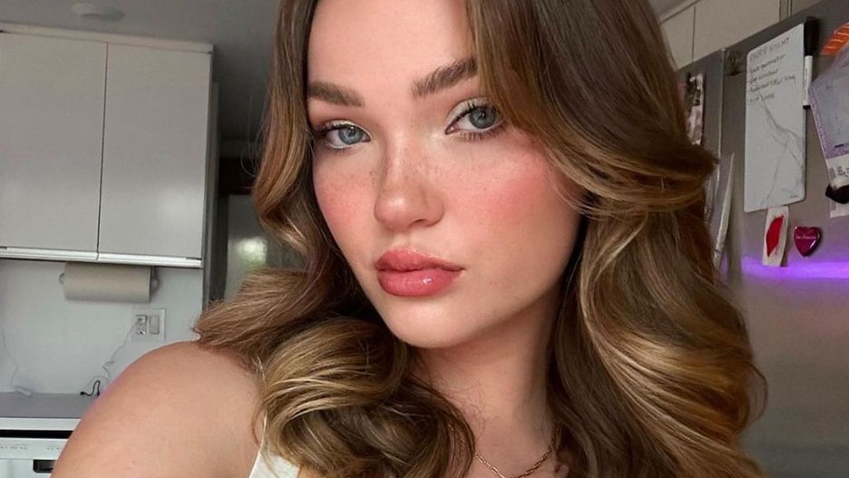 Influencerka Alyssa McKay zdecydowała się na operację powiększenia piersi