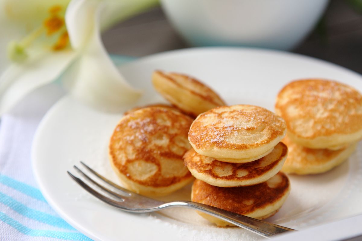 Poffertjes przygotowuje się łatwo i przyjemnie