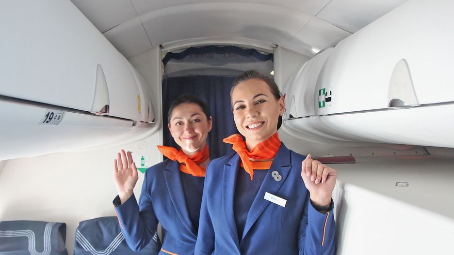 Zarobki stewardes zależą od wielu czynników