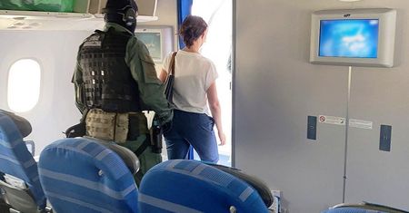 Niemka awanturowała się w samolocie. Strażnicy interweniowali w Warszawie