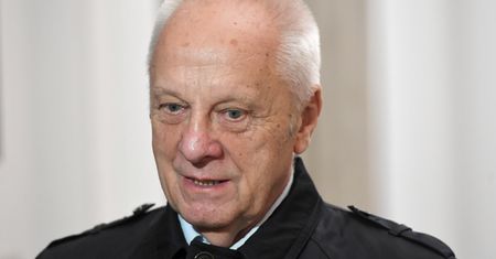 450 tys. zł dla Stefana Niesiołowskiego. To zadośćuczynienie za internowanie