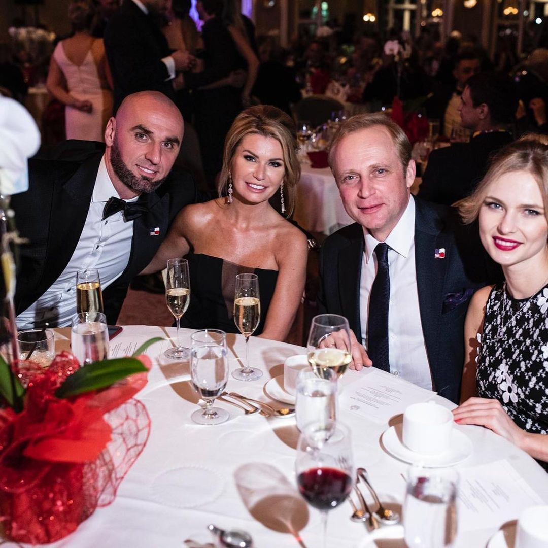 Marcin Gortat i Piotr Adamczyk bawią się z partnerkami na Florydzie
