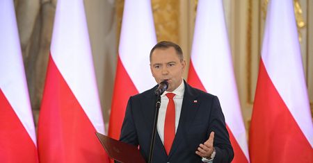 "Presja populizmu". Generałowi nie spodobał się ruch Nawrockiego