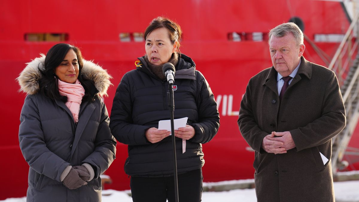 Foreign Ministers meet in Nuuk
epa12713327 Greenland's Minister for Foreign Affairs, Vivian Motzfeldt (C) speaks to the media during a press conference with Danish Foreign Minister Lars Loekke Rasmussen (R) and Canada's Foreign Minister Anita Anand (L) in Nuuk, Greenland Saturday, February 7, 2026.  in Nuuk, Greenland 07 February 2026.  EPA/Ida Marie Odgaard  DENMARK OUT 
Dostawca: PAP/EPA.
Ida Marie Odgaard
diplomacy, meeting, discussion, posed, press, media