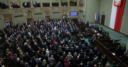 Sejmowe wódka, koniak, gin i amaretto. Ujawniamy, co politycy mogą wypić w "barze za kratą"