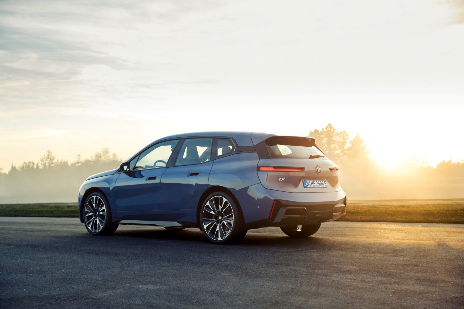 BMW iX