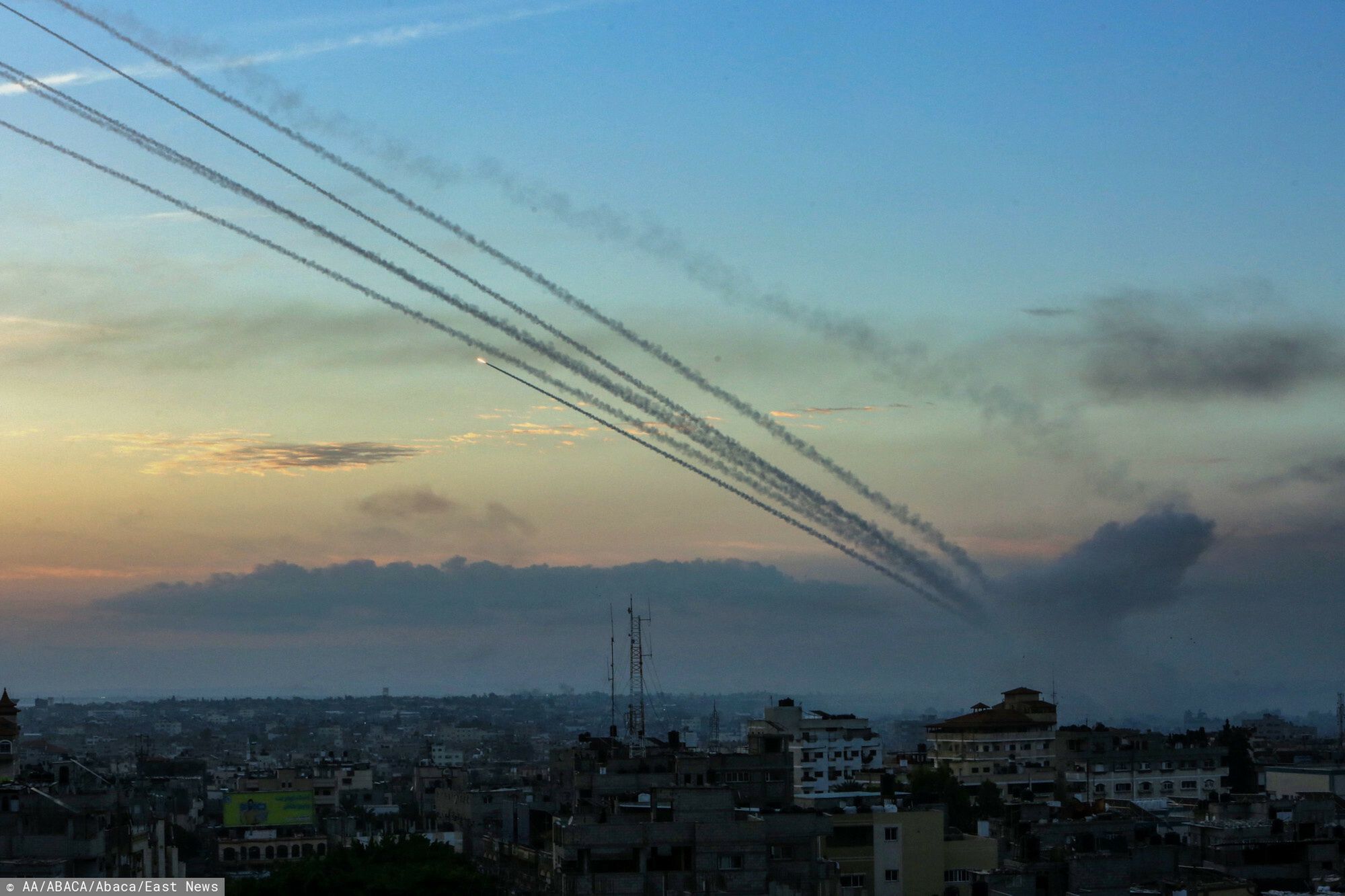 Atak rakietowy ze Strefy Gazy
GAZA CITY, GAZA - OCTOBER 07: A view of rockets fired by Palestinians in response to Israeli airstrikes during an operation in Gaza City, Gaza on October 07, 2023. 5,000 rockets, shells fired from Gaza towards Israel in 1st 20 minutes of operation. Abed Rahim Khatib / Anadolu Agency/ABACAPRESS.COM
AA/ABACA