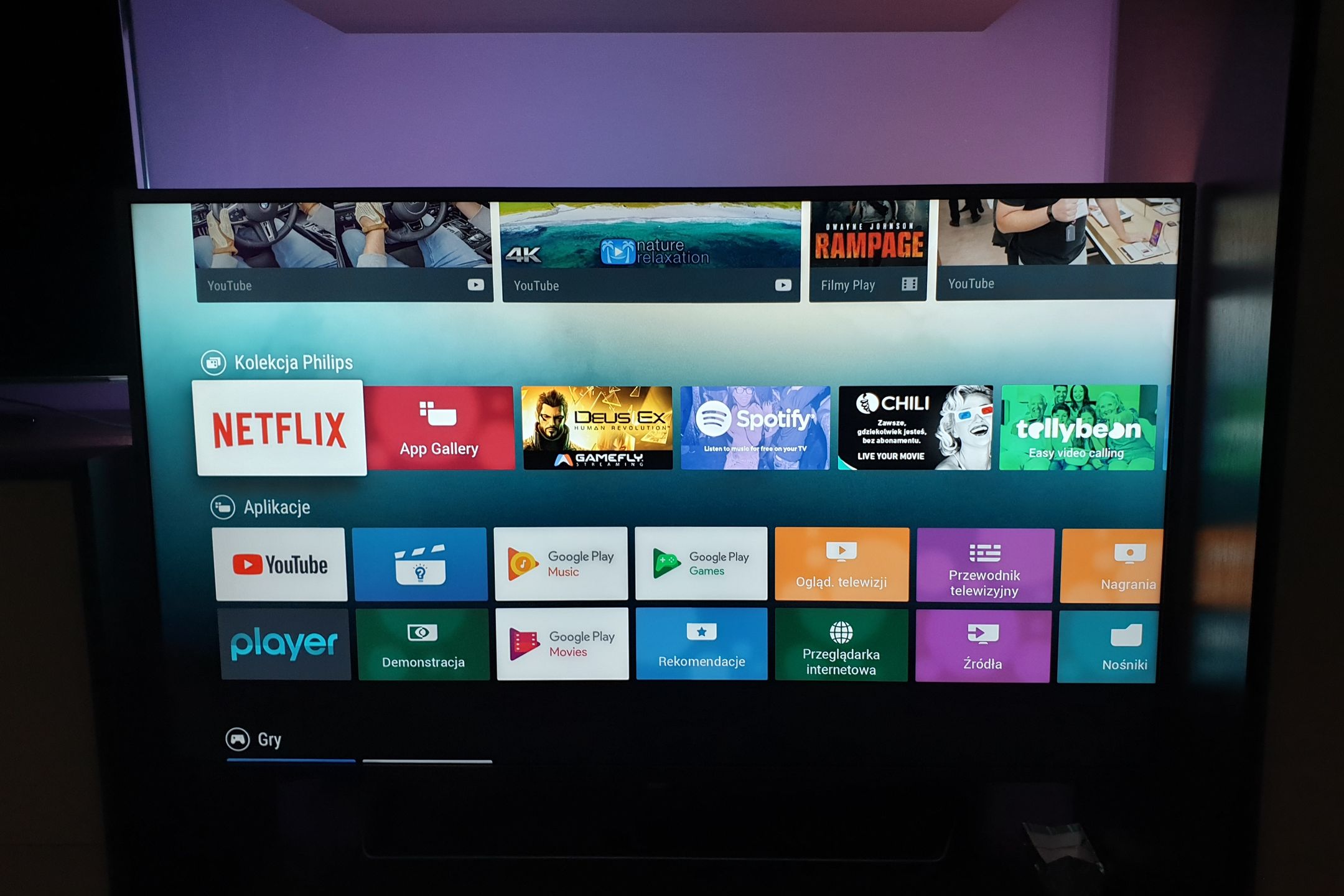 Philips 55PUS7303 – test dużego telewizora z efektownym Ambilight i Android TV 8