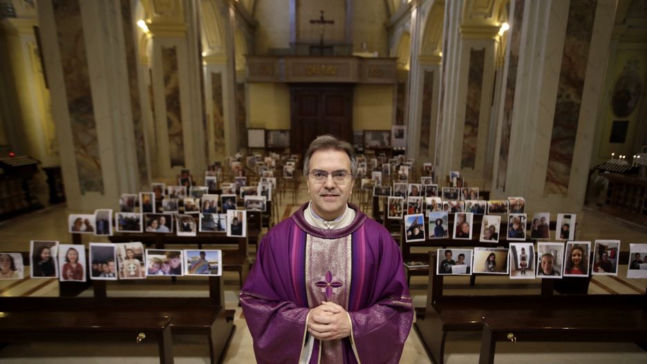 Z powodu epidemii we Włoszech zamknięto kościoły. Giuseppe Corbari znalazł sposób