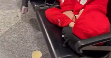 Polski skoczek "bezdomnym". Zobacz, co stało się na lotnisku