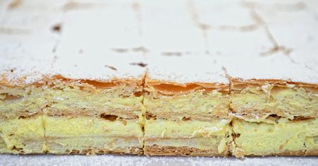 Organizują w szkole dzień papieskiej kremówki. Rodzice wpadli w szał