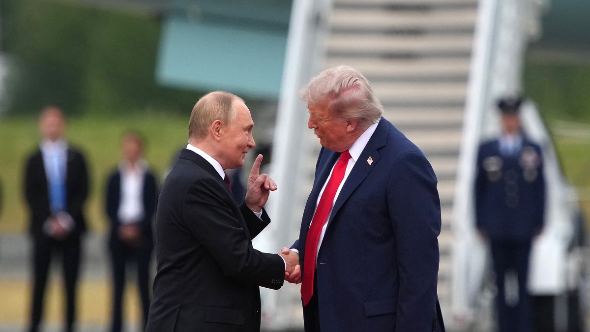 U.S. President Trump And Russian  President Putin Meet On War In Ukraine At U.S. Air Base In AlaskaANCHORAGE, ALASKA - AUGUST 15: U.S. President Donald Trump (R) greets Russian President Vladimir Putin as he arrives at Joint Base Elmendorf-Richardson on August 15, 2025 in Anchorage, Alaska. The two leaders are meeting for peace talks aimed at ending the war in Ukraine.  (Photo by Andrew Harnik/Getty Images)Andrew Harnikbestof, topix