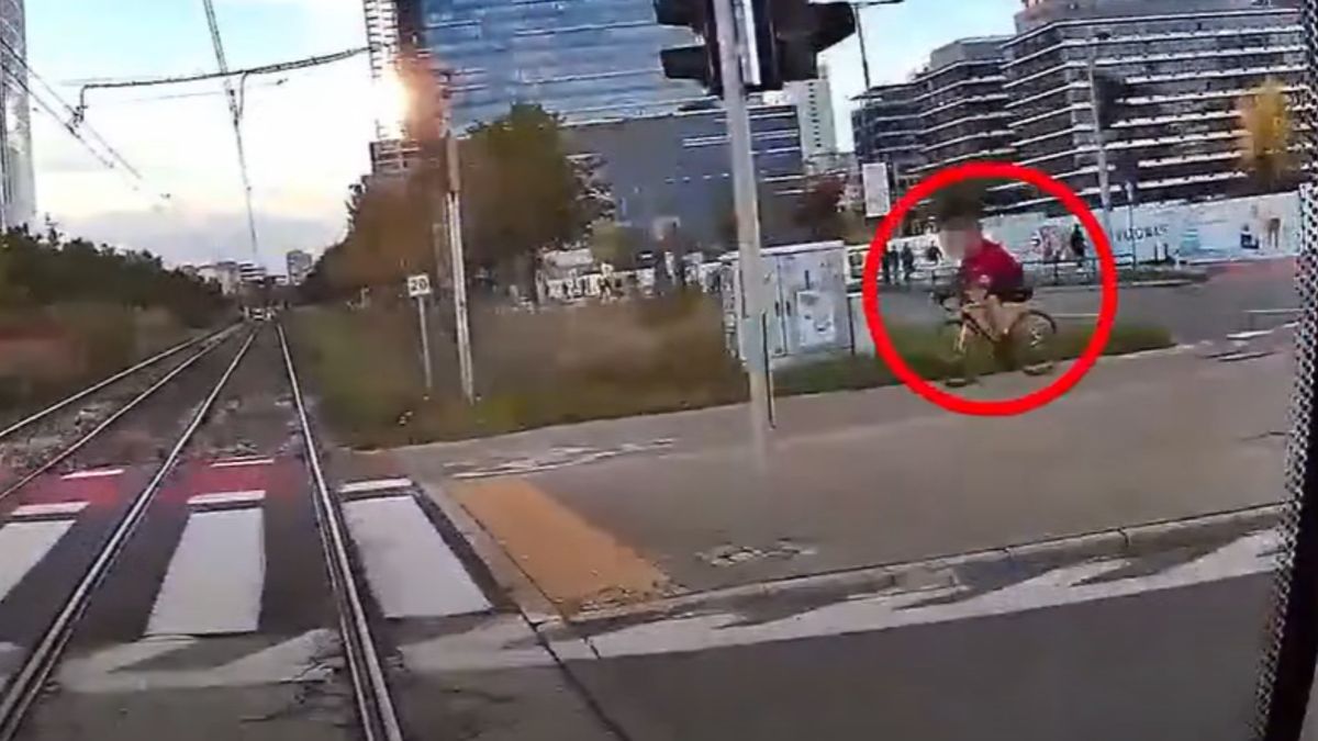 Wjechał prosto pod tramwaj.