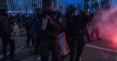 Niemcy. Niespokojna noc w Lipsku. Płonące barykady, atak na banki i policję