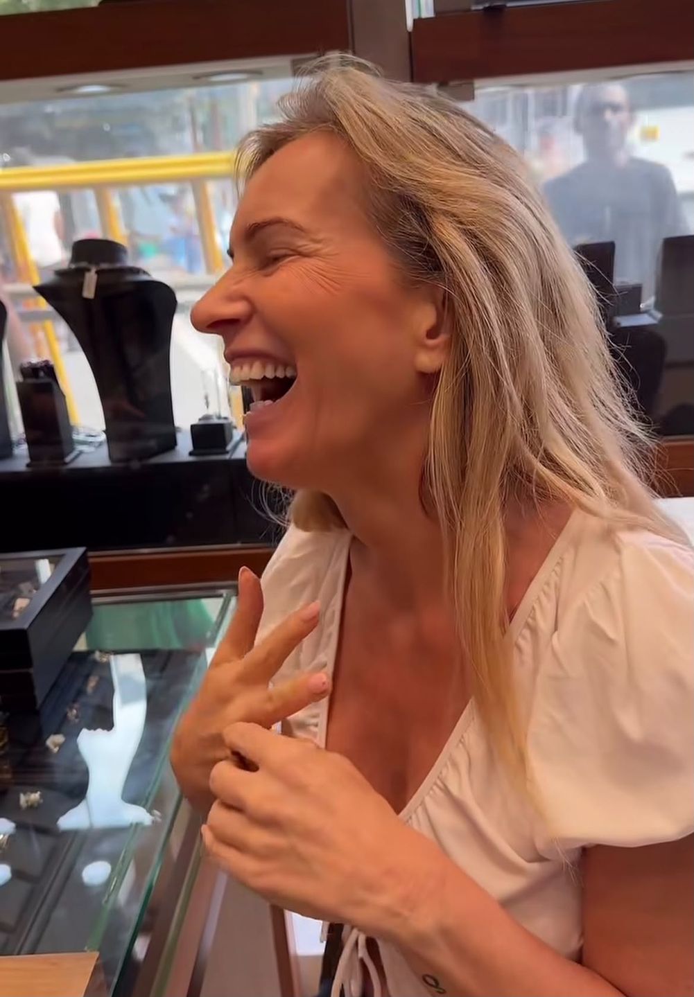 Paulina Smaszcz chwali się pierścionkiem