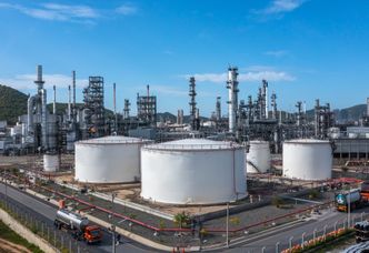 Ceny ropy w dół. Poziom najniższy od 2022 roku