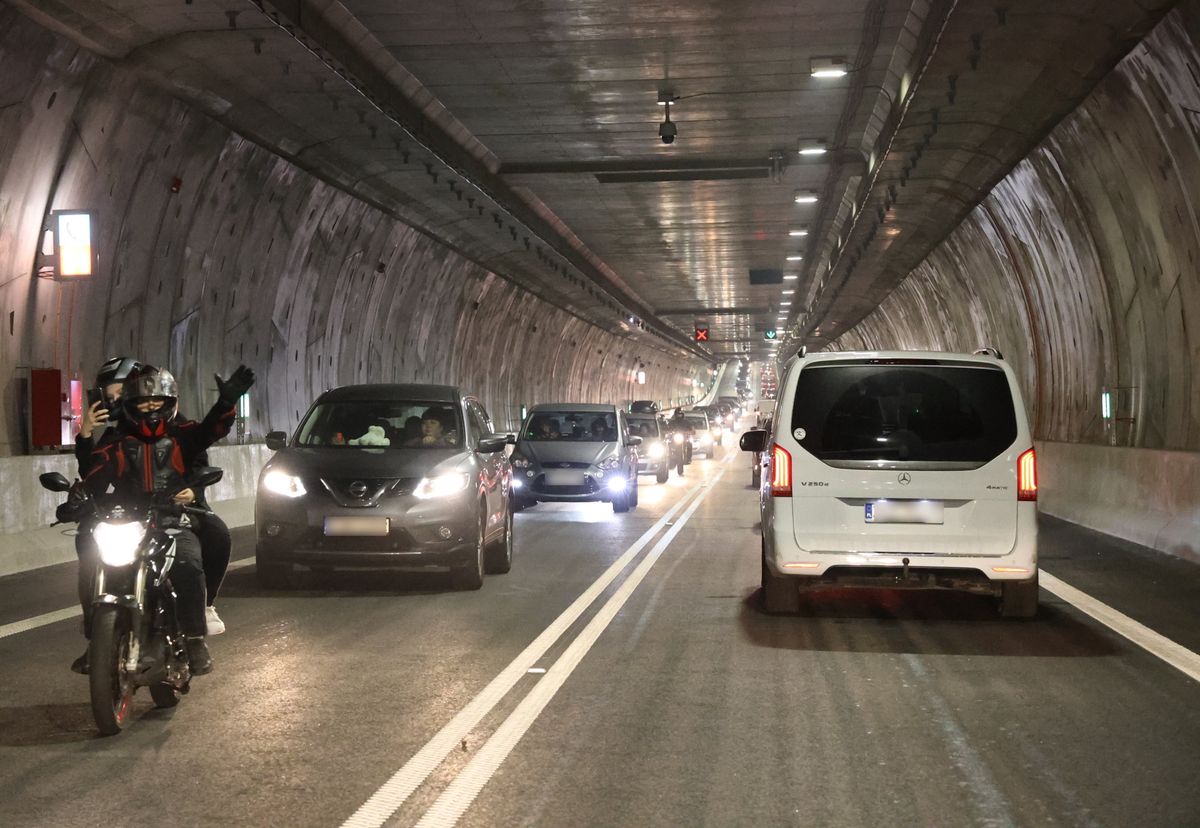 Podczas czasowego zamknięcia tunelu pod Świną na jednym jego końcu brakuje informacji dla kierowców