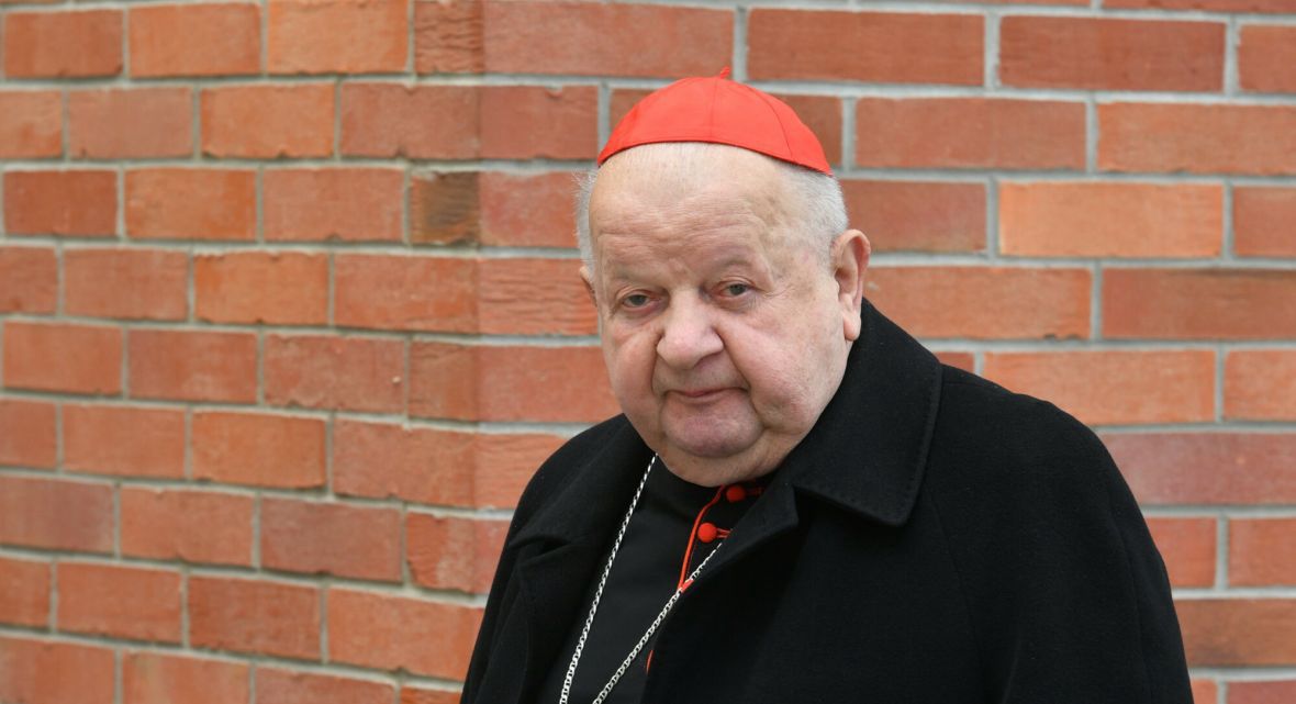 Kardynał Stanisław Dziwisz. Do niedawna wydawał się nietykalny. Obecnie Watykan bada, czy "pancerny" hierarcha tuszował przypadki pedofilii