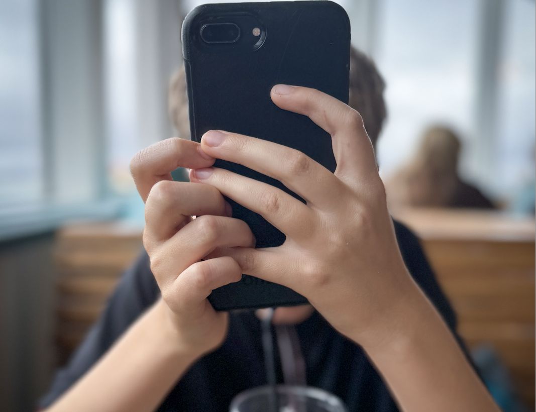 Koniec z oglądaniem porno przez nieletnich. Przełom na Wyspach coraz bliżej