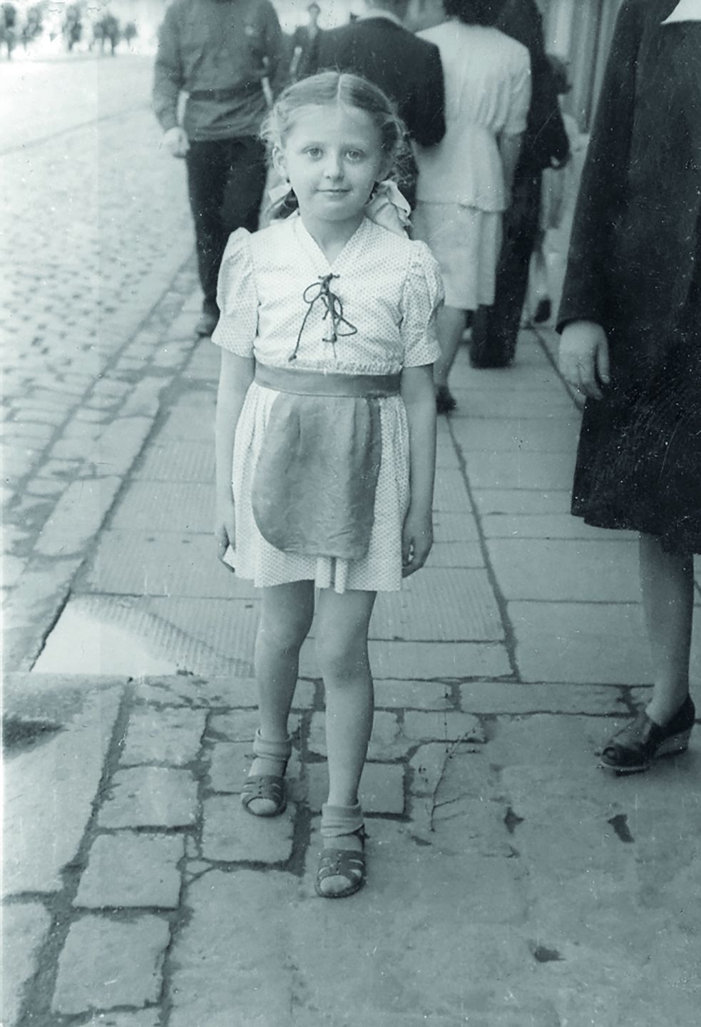 Sześcioletnia Tova po powrocie z Tomaszowa Mazowieckiego, 1945 r.