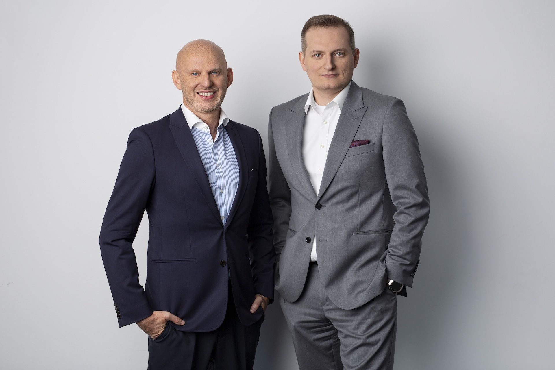 Prezes Zarządu Electromobility Poland Cyprian Gronkiewicz oraz Wiceprezes Zarządu Tomasz Gałaszkiewicz