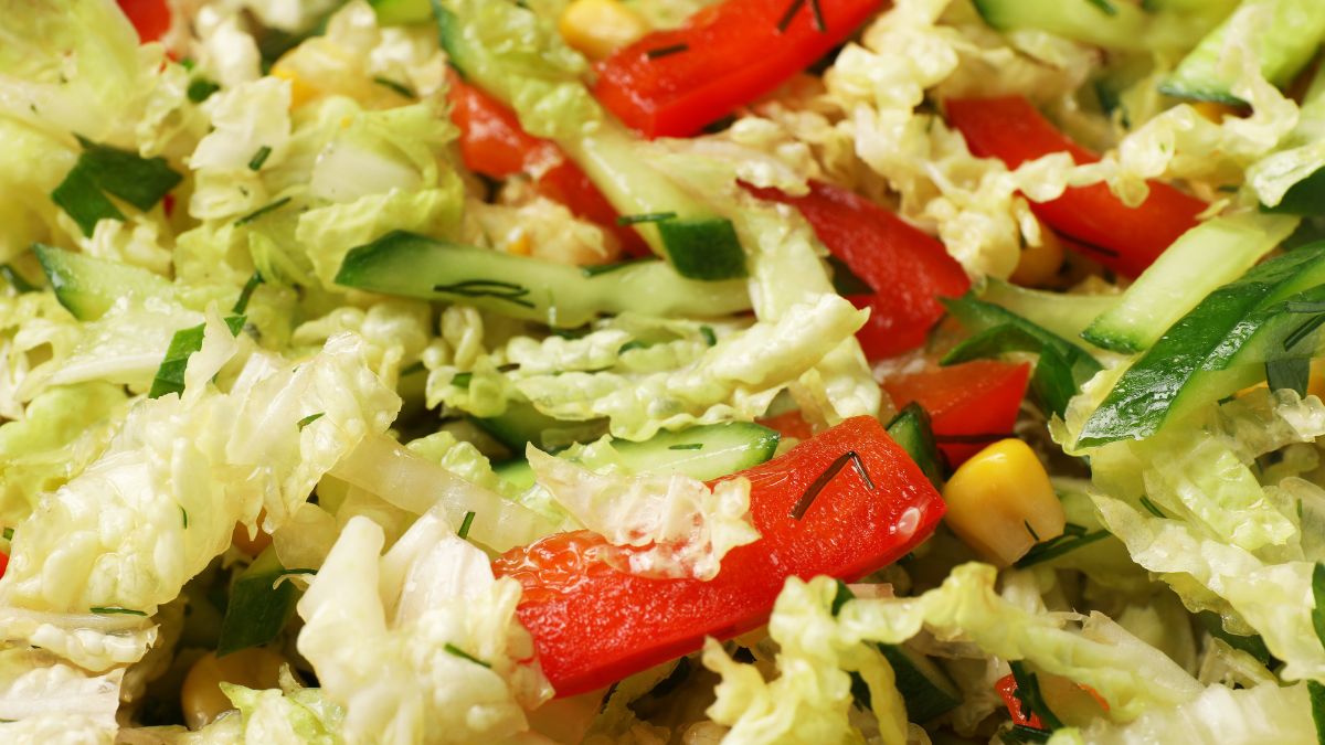Surówka z kapusty i pysznego sosu. Najlepsza do obiadu