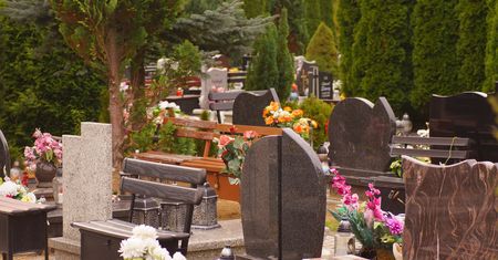 Akcja na cmentarzu. Strażacy interweniowali w grobie