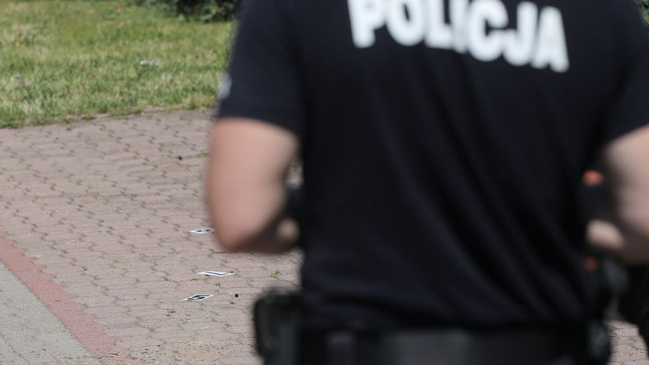 miejsce napadu rabunkowego
Warszawa, 19.07.2022. Miejsce napadu rabunkowego przy Wo�oskiej w okolicach skrzy�owania z ul. Domaniewsk� w Warszawie, 19 bm. Na m�czyzn�, kt�ry wychodzi� z banku napad�o kilku sprawc�w, kt�rzy wyrwali mu torb�. Wed�ug nieoficjalnych ustale� podczas zdarzenia pad�y strza�y. Sprawc�w szuka policja. (aldg) PAP/Pawe� Supernak
***Zdj�cie do depeszy PAP pt. Warszawa/ Napad pod bankiem na Mokotowie; nieoficjalnie: pad�y strza�y***
Pawe� Supernak
bank, banku, Mokot�w, napad, rabunek, rabunkowy, strza�y, z�odzieje, konwojent