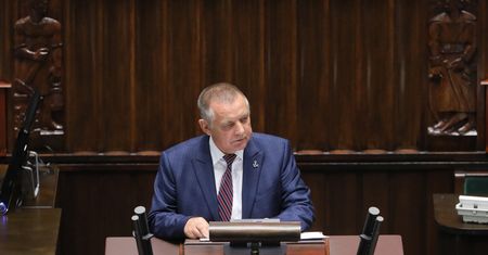 "W 2021 r. z naruszeniem prawa wydano 4,5 mld zł". Banaś złożył sprawozdanie NIK w Sejmie