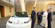 Franciszek dostał BMW i3. To kolejny papamobile na prąd