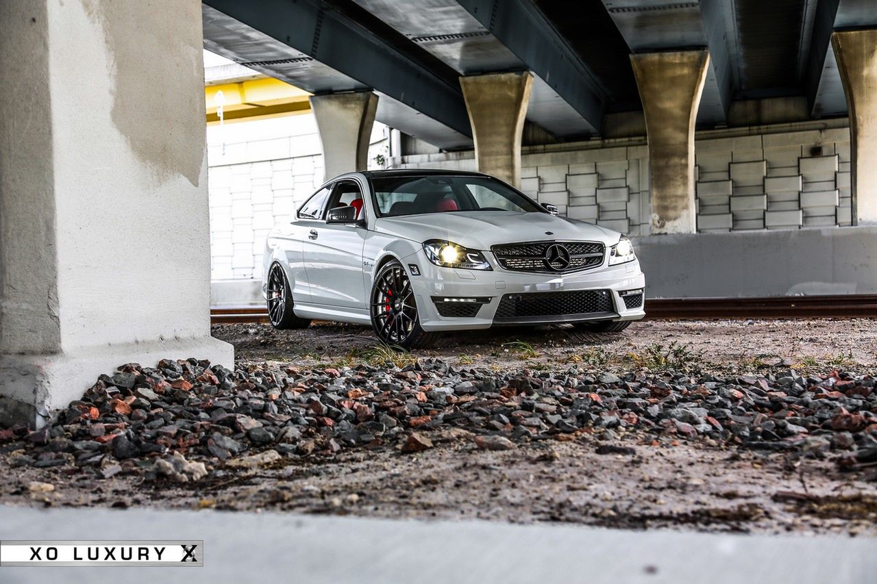 Mercedes-Benz C 63 AMG Coupé dopieszczony przez XO Luxury [galeria] 6