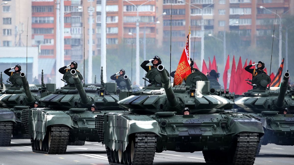 Czołgi T-72B3 podczas parady Dnia Zwycięstwa w Mińsku